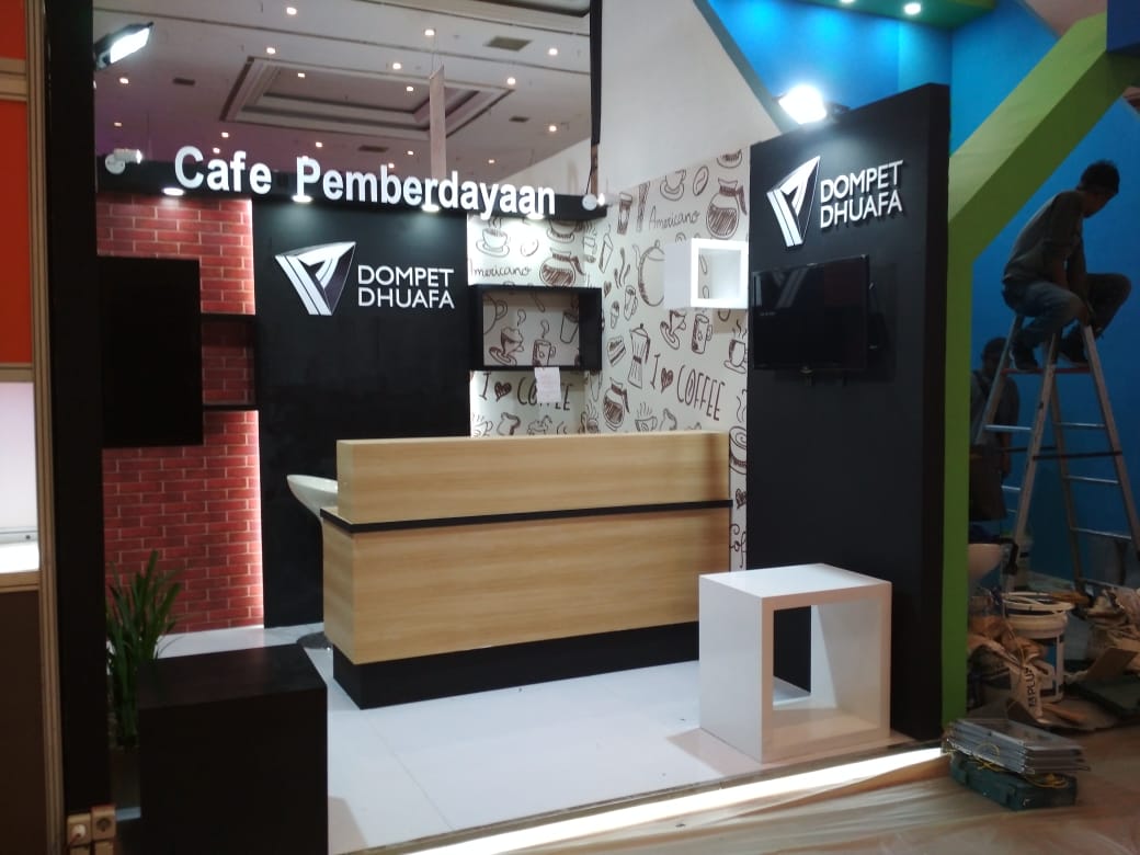 Cara kerja tim cleaner pameran 