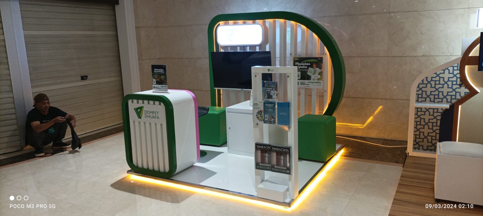 pengaruh bentuk booth terhadap psikologi tamu 